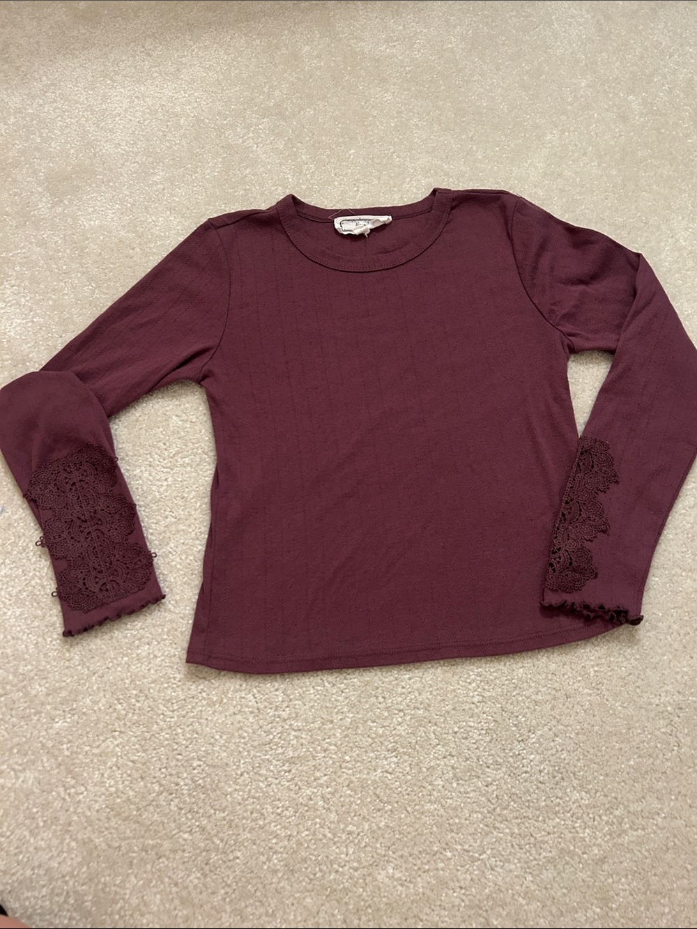 Women’s Lace-Sleeve Long Sleeve Top - Burgundy